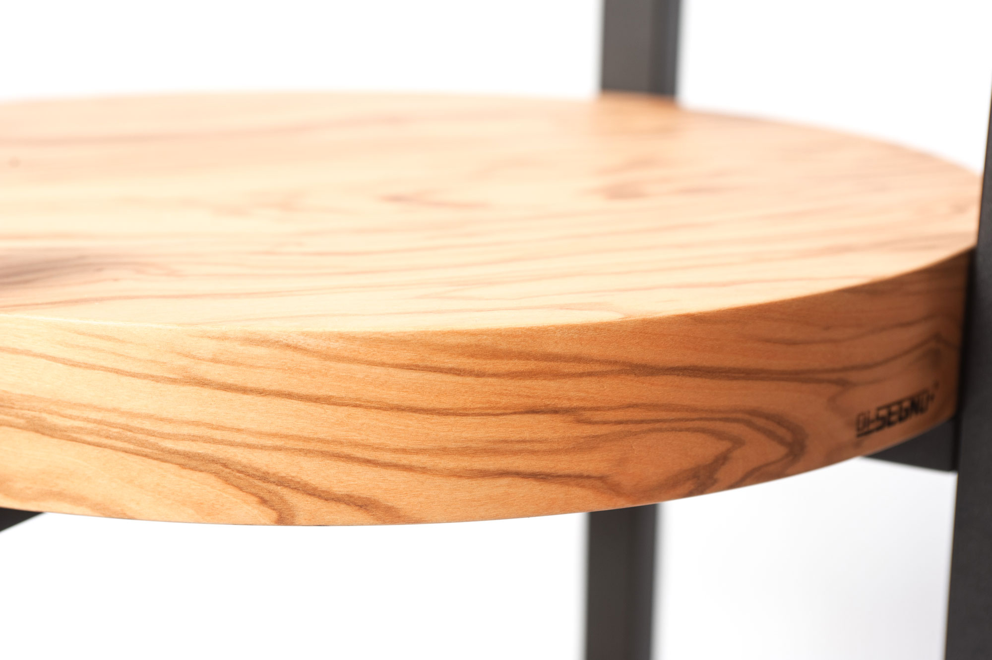 Vortice-tavolino-in-Ulivo-e-legno-laccato-effetto-metallo-detail-olive