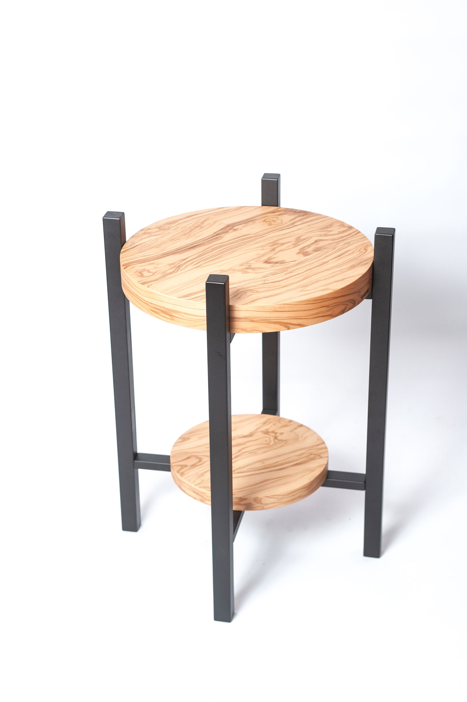 Vortice-tavolino-in-Ulivo-e-legno-laccato-effetto-metallo-up