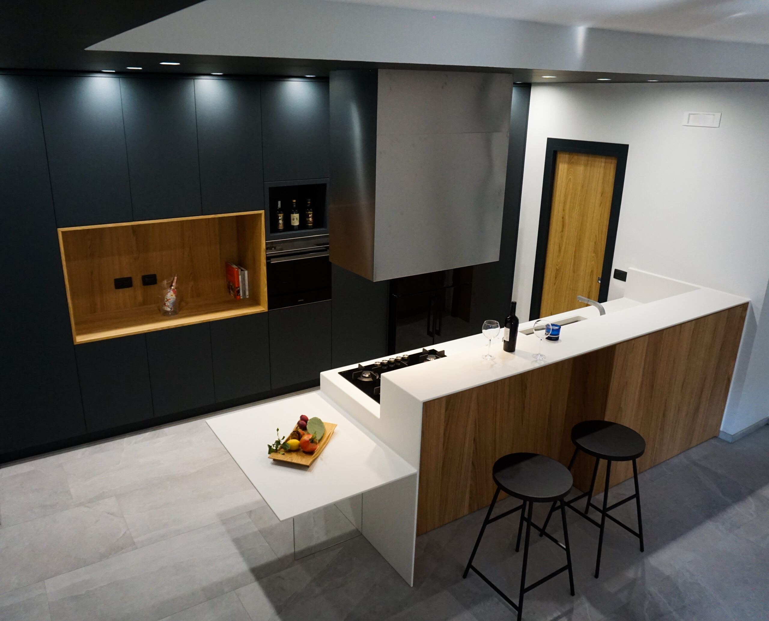 SOHO design kitchen oakwood finishing made in Italy by Disegnopiù | Puglia